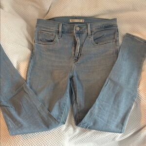Women's Light Blue Levi’s Jeans
